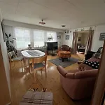 Apartment Yellow Dream House - 3 Min From Highway, Sauna, Big Private Parking *