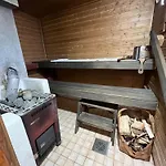 Yellow Dream House - 3 Min From Highway, Sauna, Big Private Parking