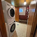 Apartment Yellow Dream House - 3 Min From Highway, Sauna, Big Private Parking