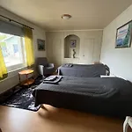 Yellow Dream House - 3 Min From Highway, Sauna, Big Private Parking Apartment