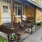 Apartment Yellow Dream House - 3 Min From Highway, Sauna, Big Private Parking Kemi