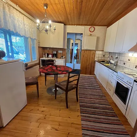 Yellow Dream House - 3 Min From Highway, Sauna, Big Private Parking *