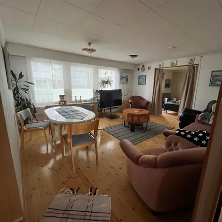 Daire Yellow Dream House - 3 Min From Highway, Sauna, Big Private Parking *