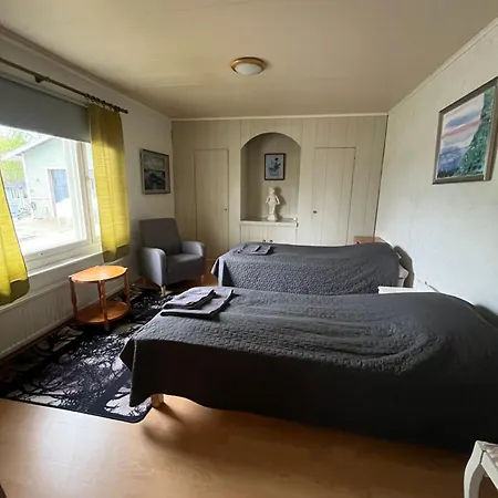 Yellow Dream House - 3 Min From Highway, Sauna, Big Private Parking 公寓