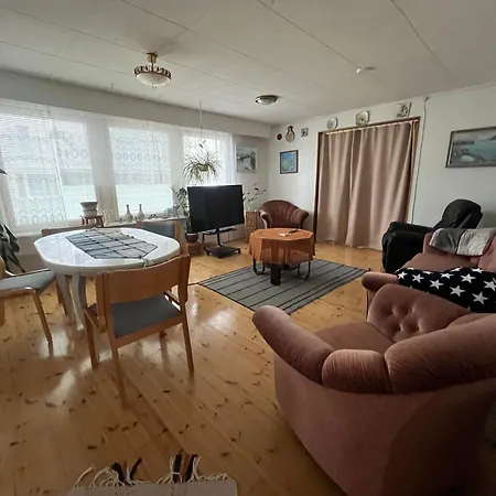 Apartment Yellow Dream House - 3 Min From Highway, Sauna, Big Private Parking Kemi