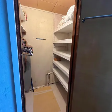 Yellow Dream House - 3 Min From Highway, Sauna, Big Private Parking