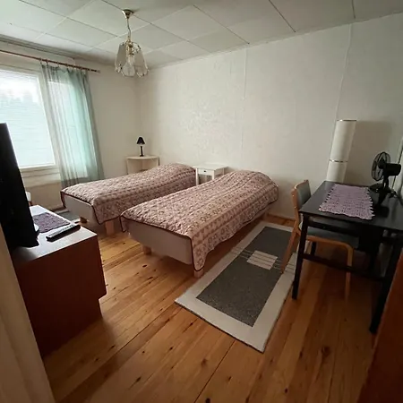 Apartment Yellow Dreams House - 3 Min From Highway, Sauna, Big Private Parking, Air Conditioning