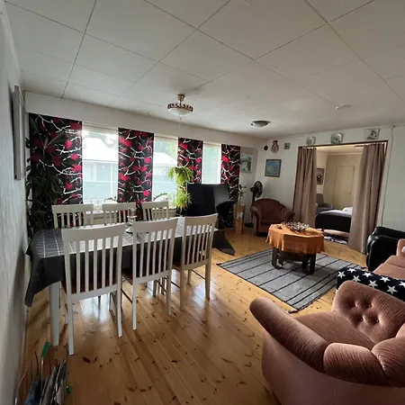 Yellow Dreams House - 3 Min From Highway, Sauna, Big Private Parking, Air Conditioning Appartement *