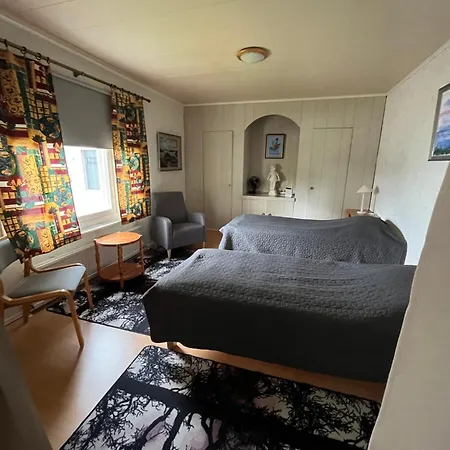 Yellow Dreams House - 3 Min From Highway, Sauna, Big Private Parking, Air Conditioning Apartment