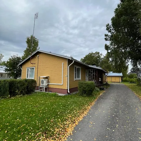 Appartement Yellow Dreams House - 3 Min From Highway, Sauna, Big Private Parking, Air Conditioning