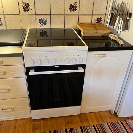 Yellow Dreams House - 3 Min From Highway, Sauna, Big Private Parking, Air Conditioning