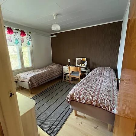Yellow Dreams House - 3 Min From Highway, Sauna, Big Private Parking, Air Conditioning Appartement Kemi