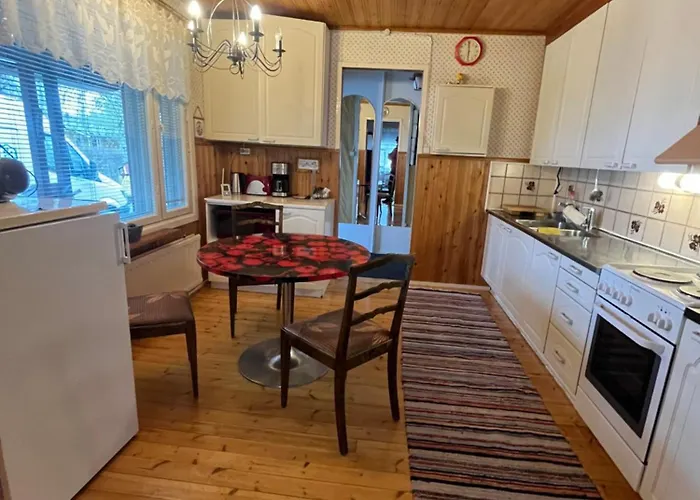 Yellow Dream House - 3 Min From Highway, Sauna, Big Private Parking *