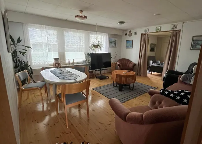 Апартаменты Yellow Dream House - 3 Min From Highway, Sauna, Big Private Parking *