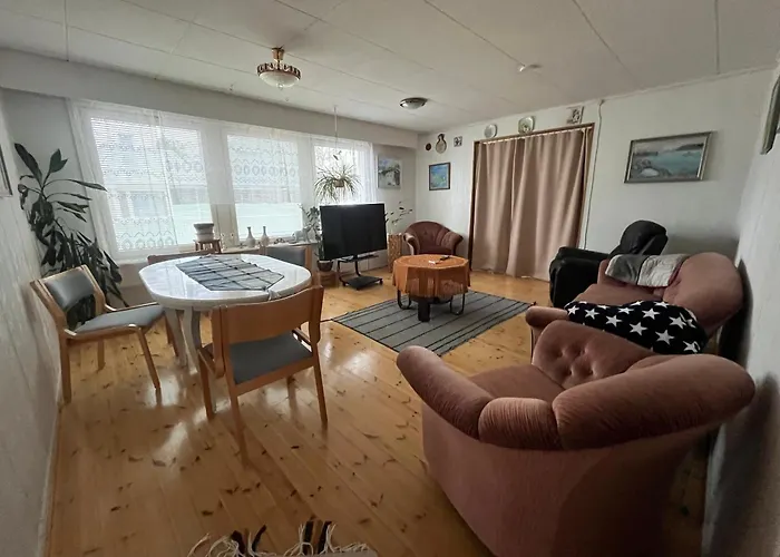 Апартаменты Yellow Dream House - 3 Min From Highway, Sauna, Big Private Parking Кеми