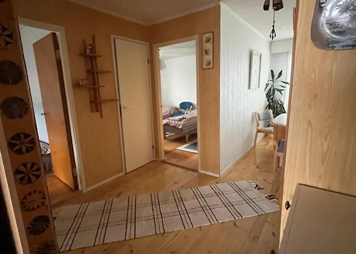 Апартаменты Yellow Dream House - 3 Min From Highway, Sauna, Big Private Parking