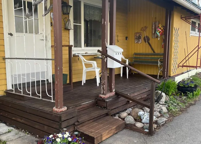 Апартаменты Yellow Dream House - 3 Min From Highway, Sauna, Big Private Parking Кеми